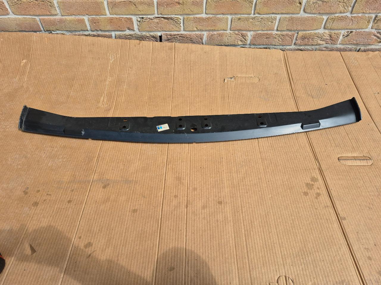 Bouchon Jupe AV PEUGEOT 305 LesAnciennes.com