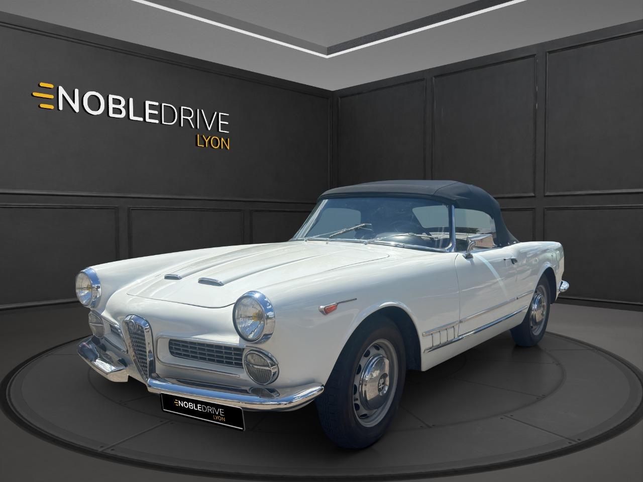 ALFA ROMEO 2000 TOURING SPIDER - 1962 LesAnciennes.com