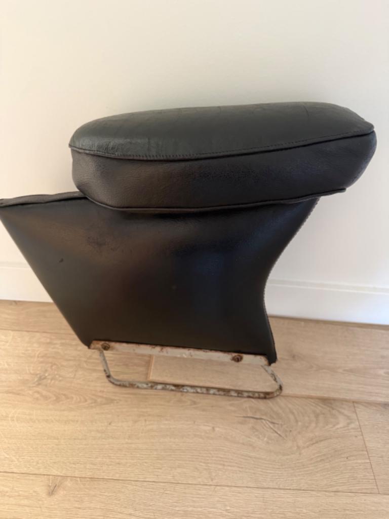 Accoudoir DS cuir noir LesAnciennes.com