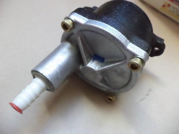 Pompe a vide Renault 2.1 R18 R20 R21 R25 R30 neuf LesAnciennes.com