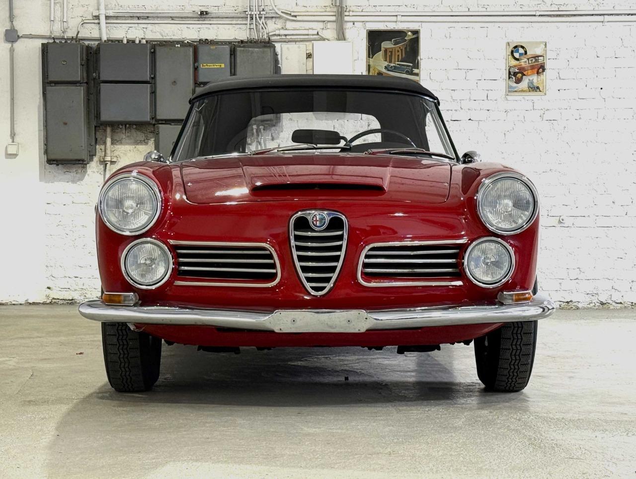 ALFA ROMEO 2600 Spider - 1964 LesAnciennes.com