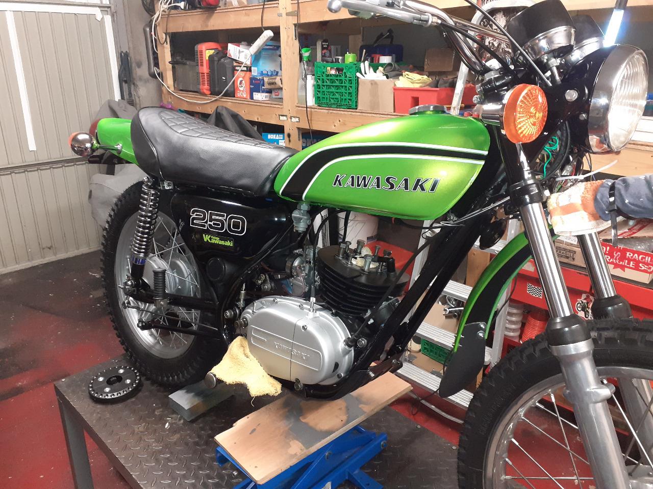 KAWASAKI F11 BISON trail - 1974 LesAnciennes.com