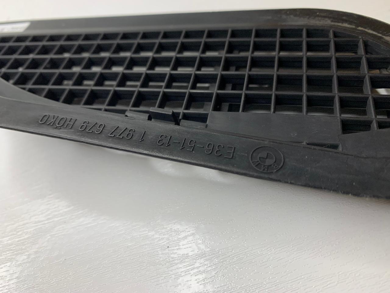 Grille ventilation BMW E 36 LesAnciennes.com