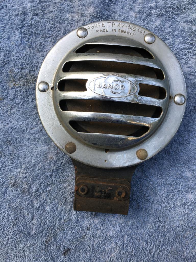 AVERTISSEUR KLAXON SANOR 12 VOLTS. LesAnciennes.com