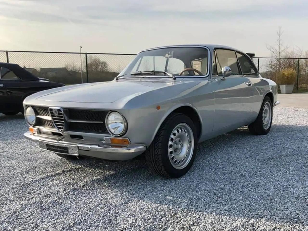ALFA ROMEO GT 1300 Junior - 1971 LesAnciennes.com