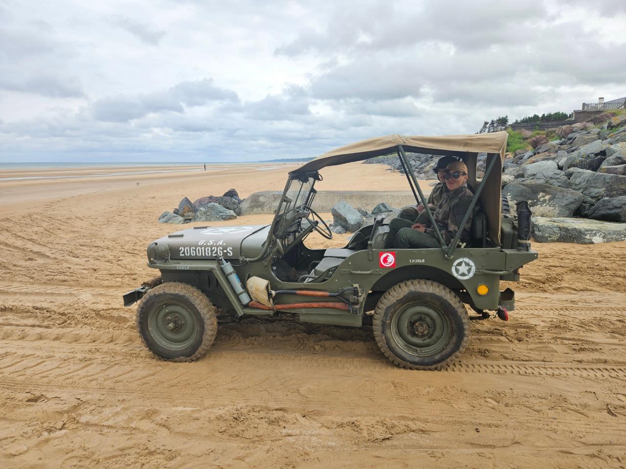 JEEP Willys Hotchkiss M201 - 1957 LesAnciennes.com