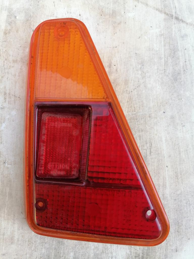 Cabochon de feux PEUGEOT 204/304 Break LesAnciennes.com