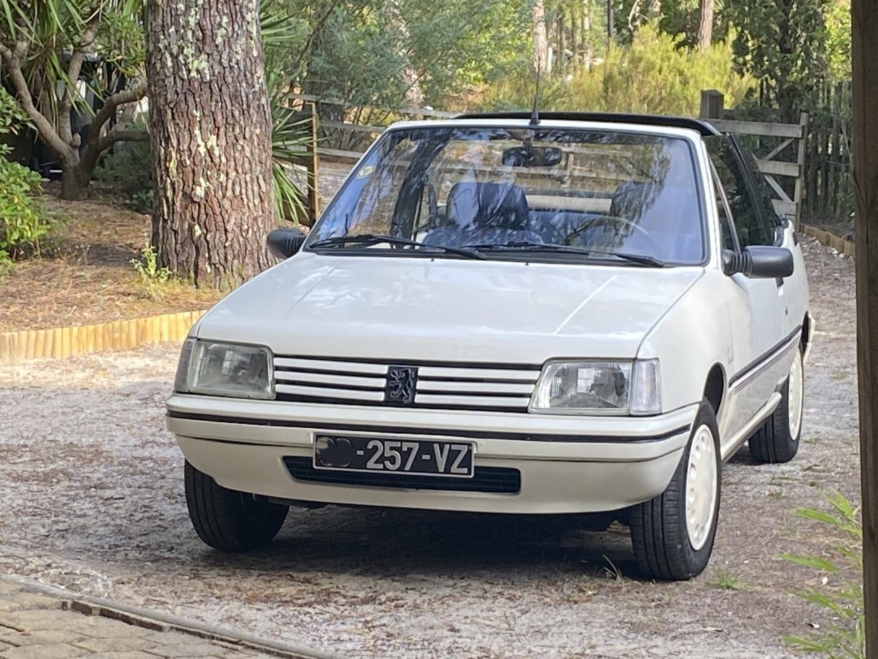PEUGEOT 205 cabriolet CJ - 1991 LesAnciennes.com
