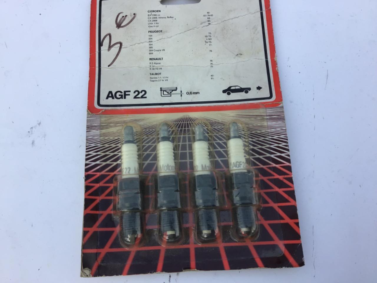 Bougies RENAULT 30 (R30) LesAnciennes.com
