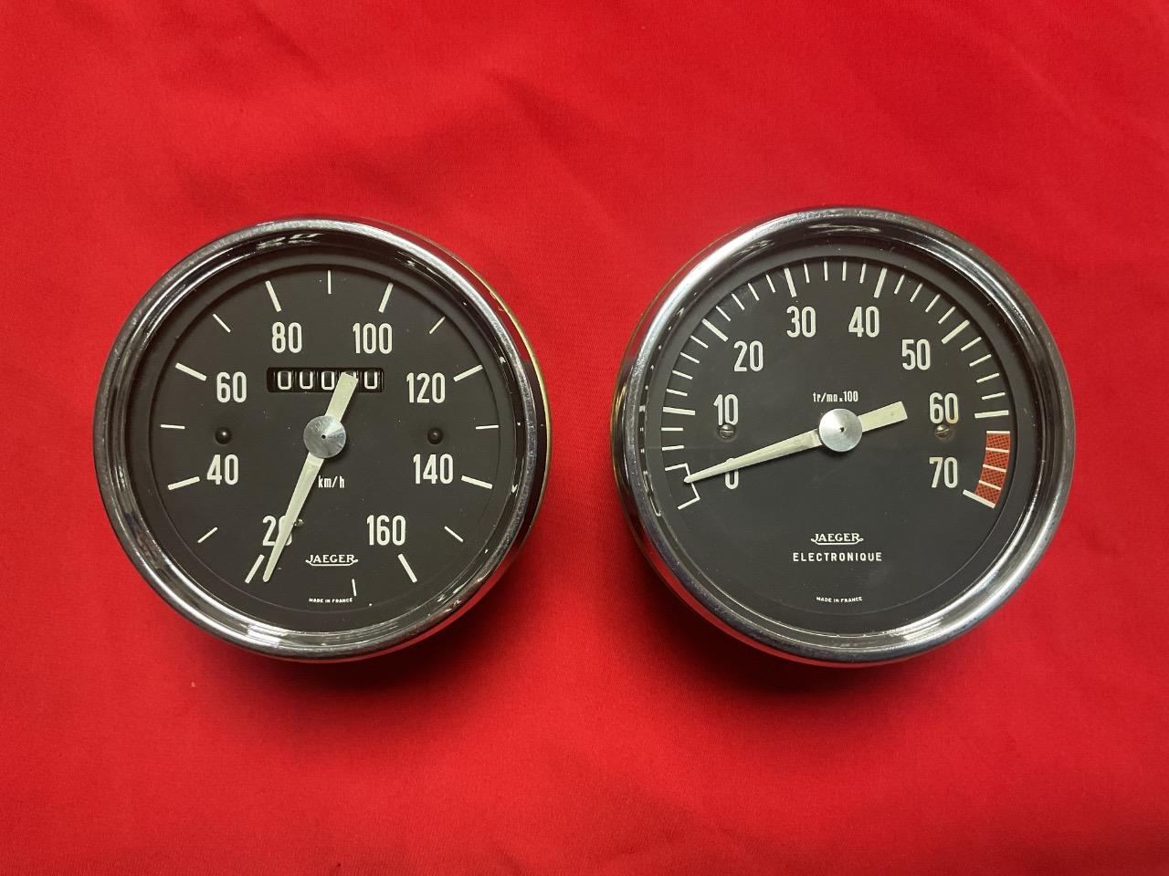 Compteur et compte tours Jaeger Renault 8 r8 S 4CV LesAnciennes.com