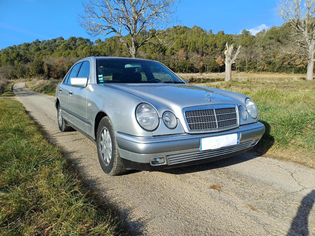 MERCEDES E 290TD W210 Elegance 67450kms - 1998 LesAnciennes.com