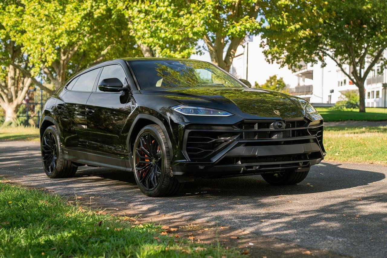 2026 Lamborghini Urus SE LesAnciennes.com