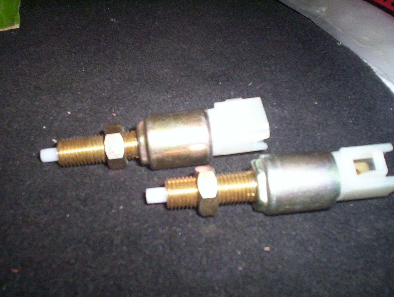 ROVER 400/600 2 interrupteurs frein neuf LesAnciennes.com