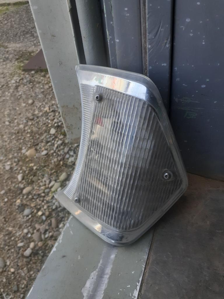 Feux RENAULT 10 (R10) LesAnciennes.com