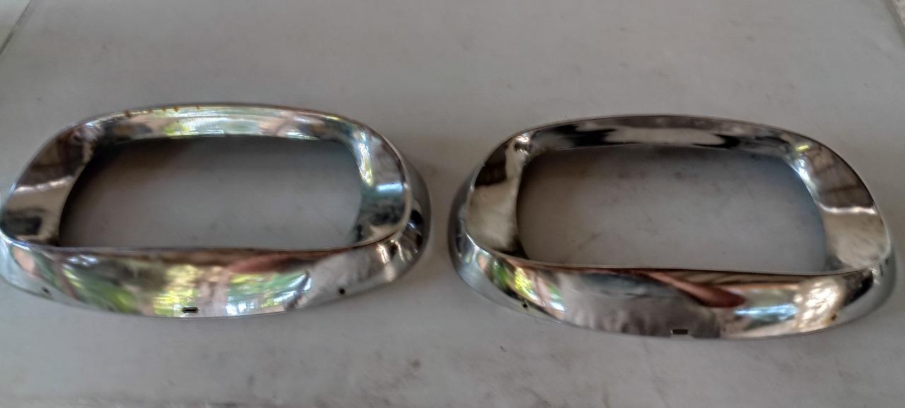 Cerclage de phares Citroën ami 8 LesAnciennes.com