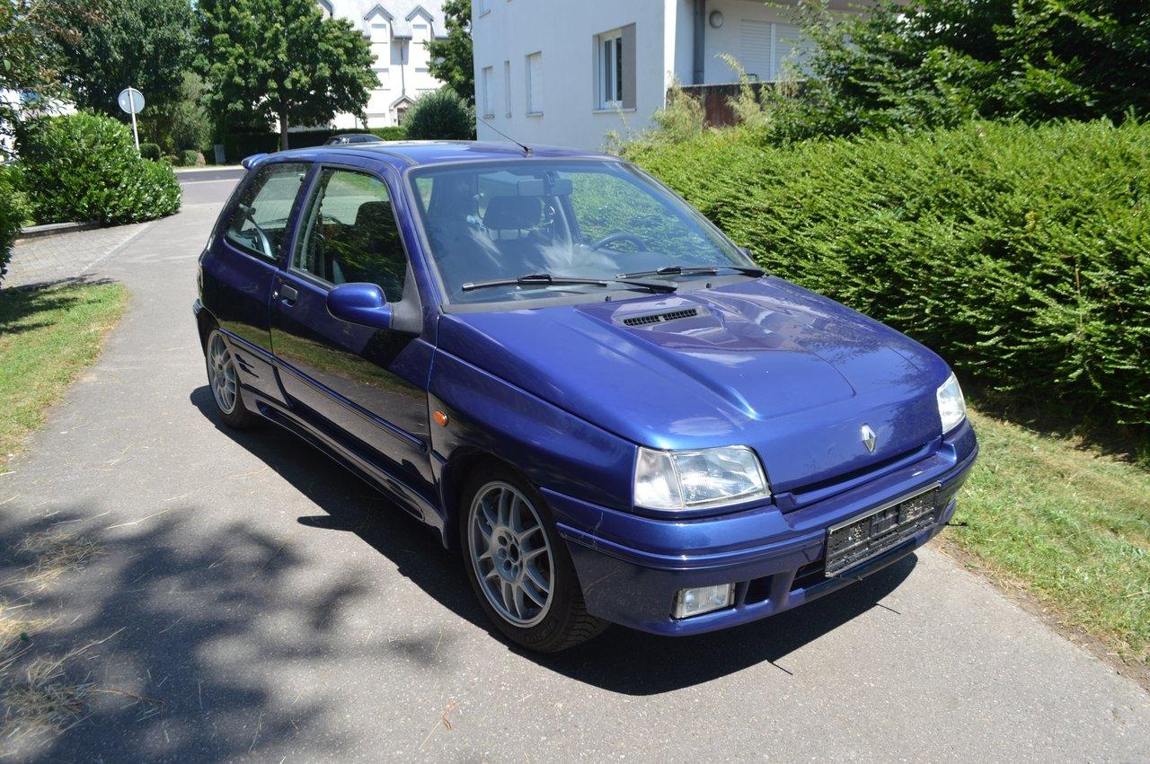 1996 Renault Clio Mk1 16S LesAnciennes.com