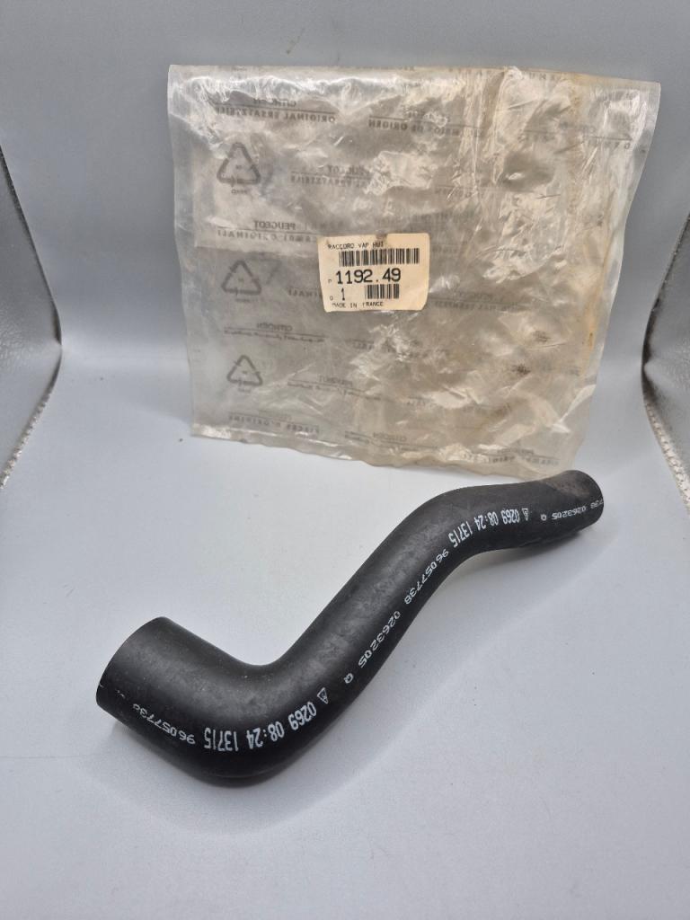 Raccord Vapeur d'huile PEUGEOT 305 405 LesAnciennes.com