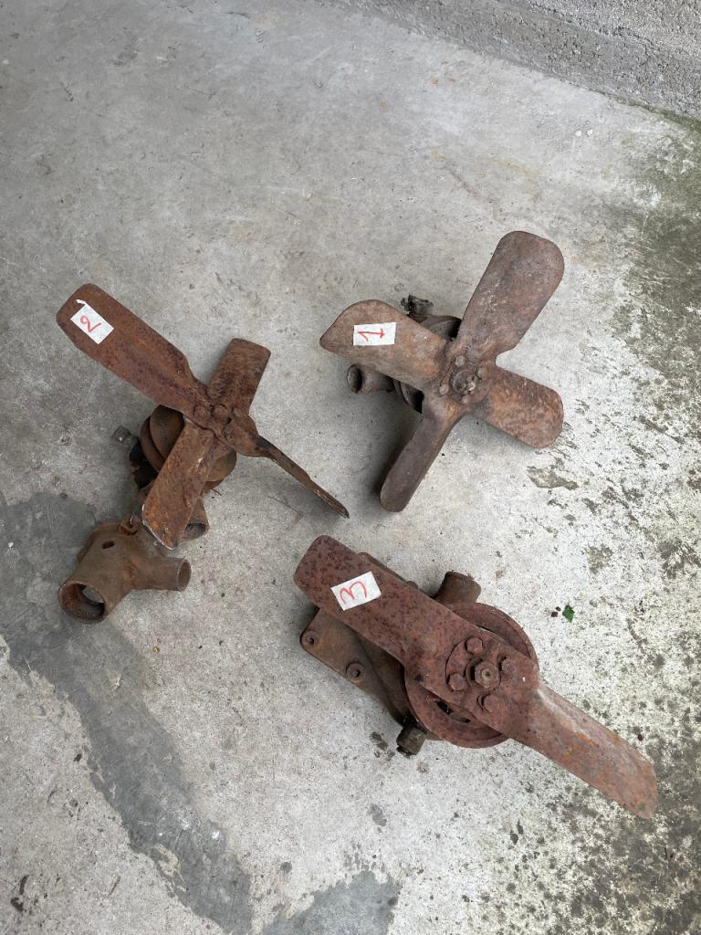 Pompes CITROEN RENAULT ? INCONNU LesAnciennes.com