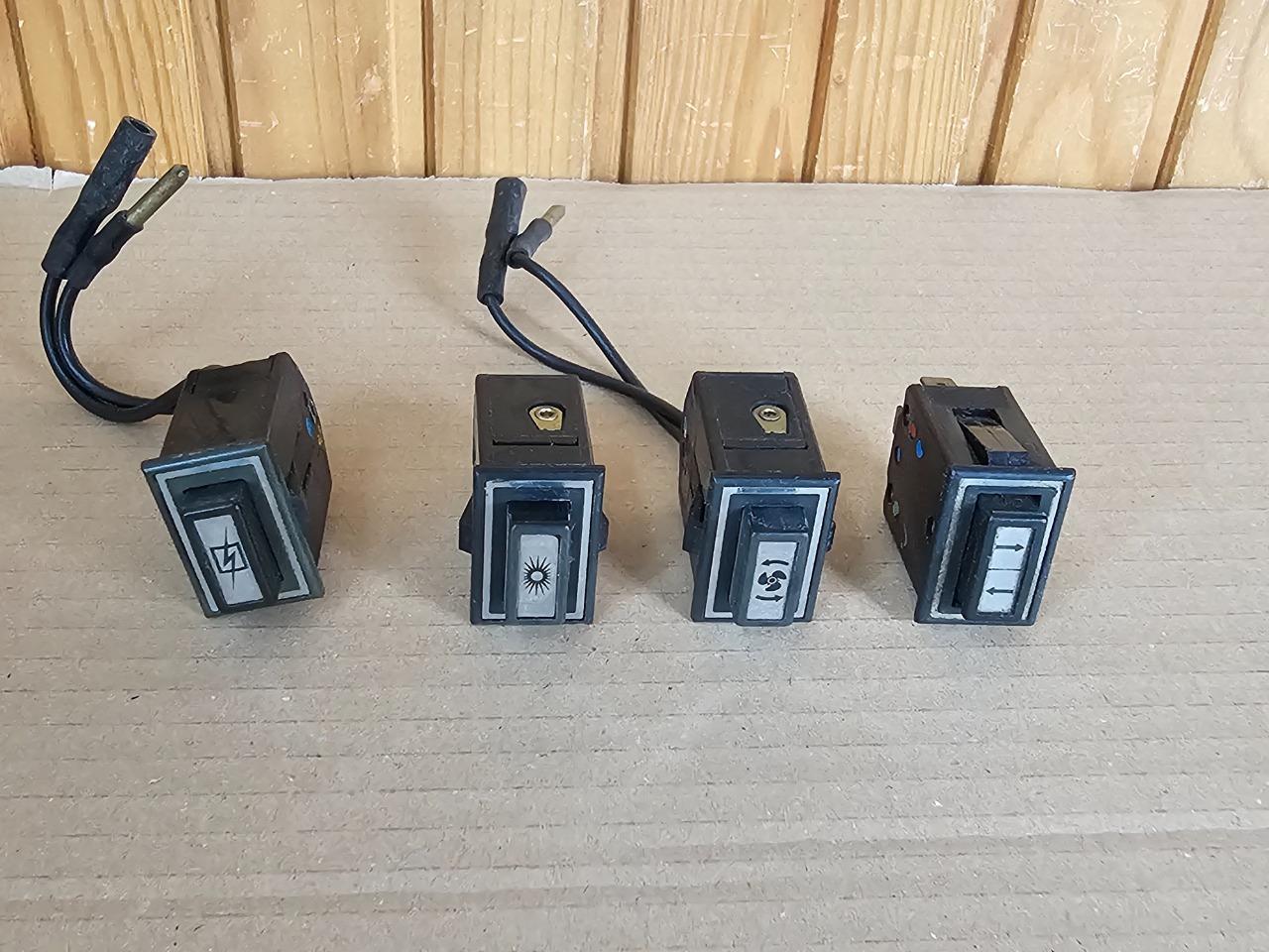 Bouton tableau de bord CITROEN DS LesAnciennes.com