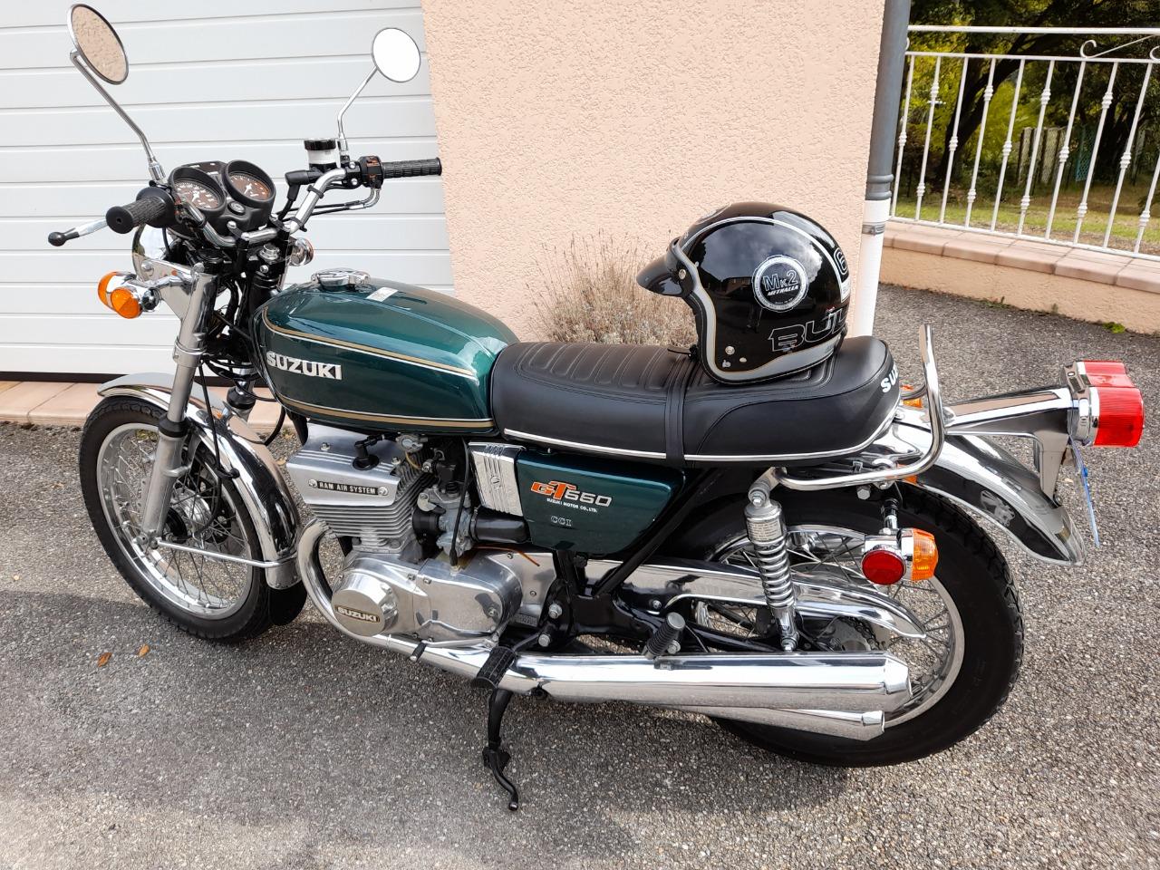 SUZUKI GT 550 - 1976 LesAnciennes.com