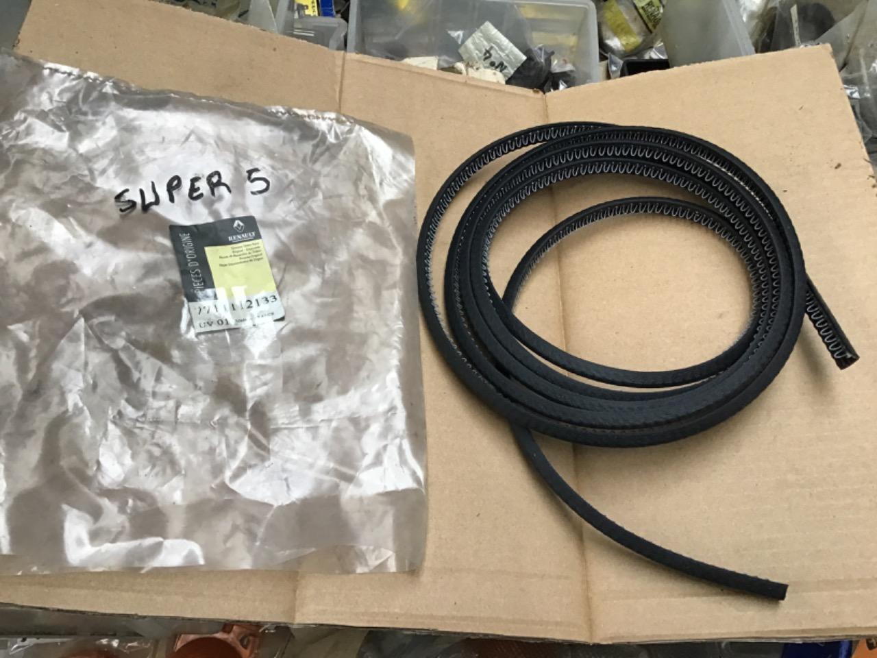 JOINT NEUF INTÉRIEUR PARE BRISE RENAULT SUPER 5 LesAnciennes.com