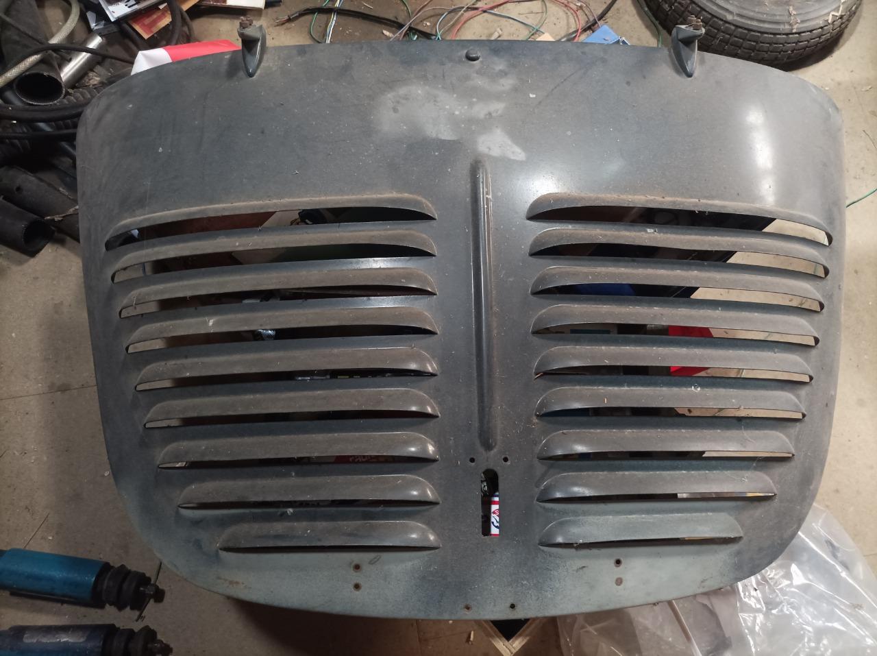 Capot RENAULT 4CV LesAnciennes.com