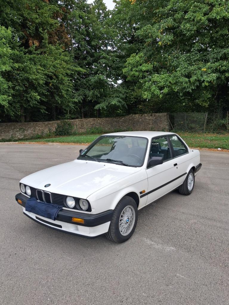 BMW e30 320i - 1988 LesAnciennes.com
