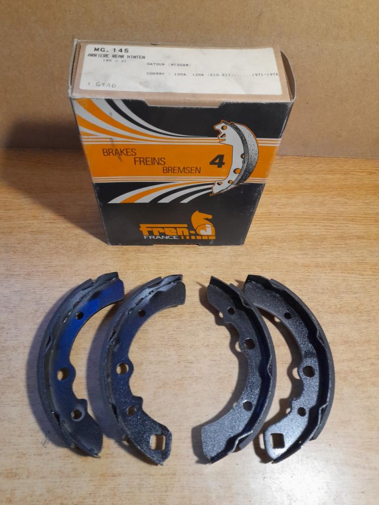 Mâchoires de frein arrière Datsun cherry 100A 120A LesAnciennes.com