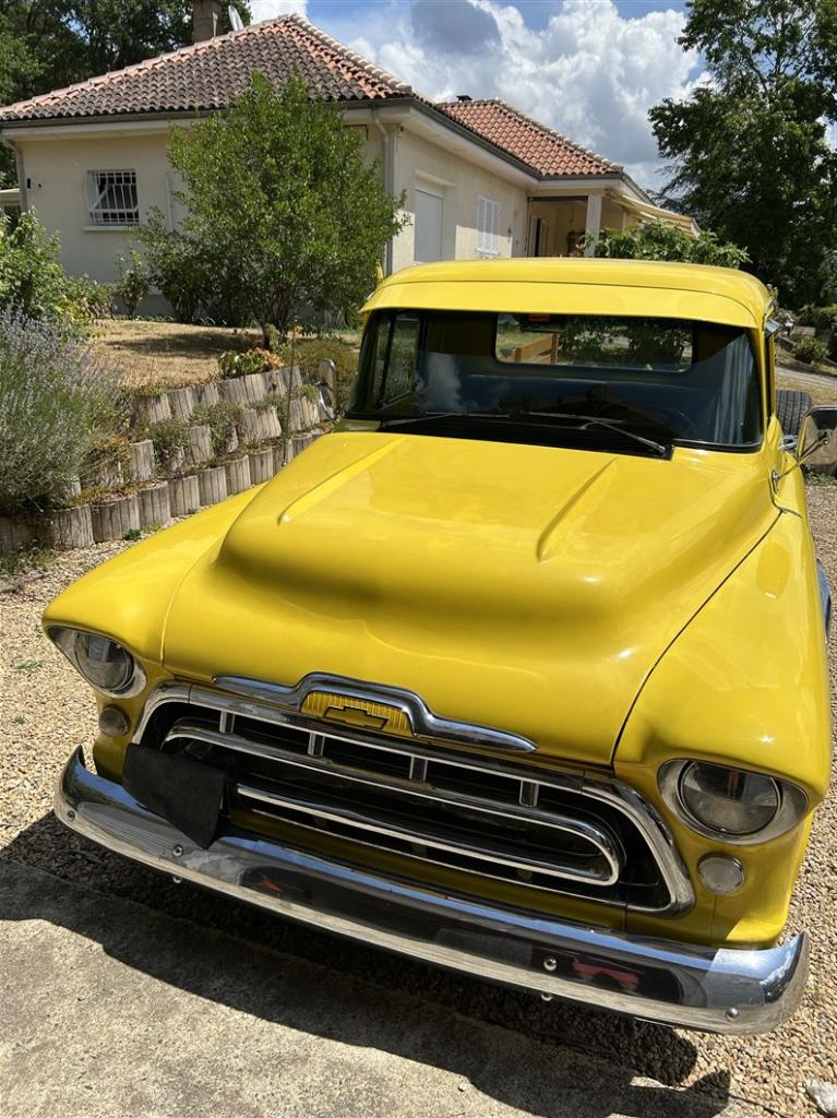 CHEVROLET Chevy pick up 3200 - 1957 LesAnciennes.com