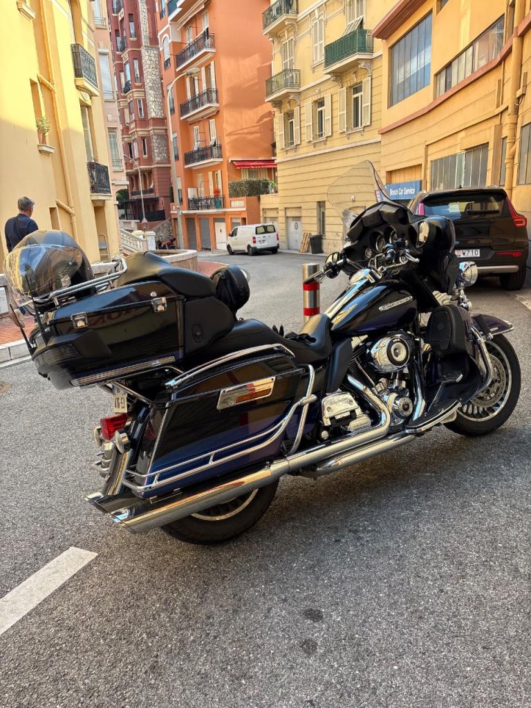 HARLEY DAVIDSON Electra glide Ultra limited LesAnciennes.com
