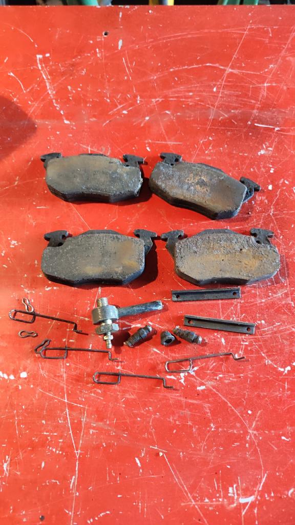 Plaquettes de frein Renault R18 LesAnciennes.com