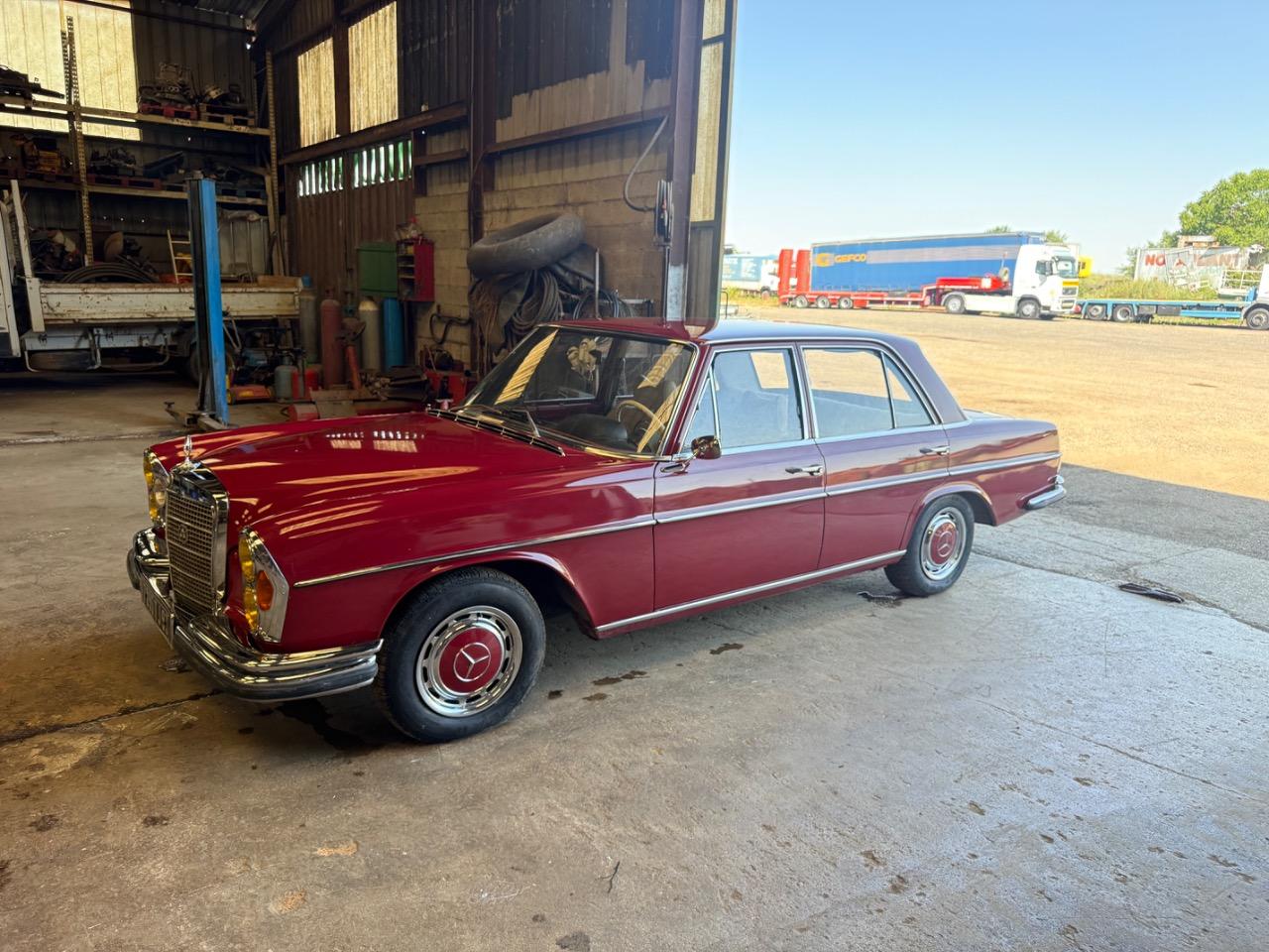 MERCEDES 280 SE - 1968 LesAnciennes.com