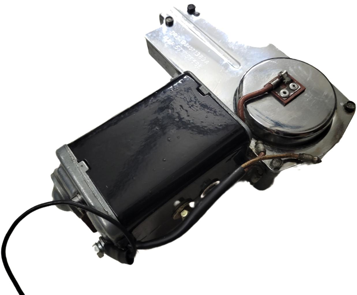 MOTEUR ESSUIS GLACE TRIUMPH TR3A, TR3B, TR4, TR4 LesAnciennes.com