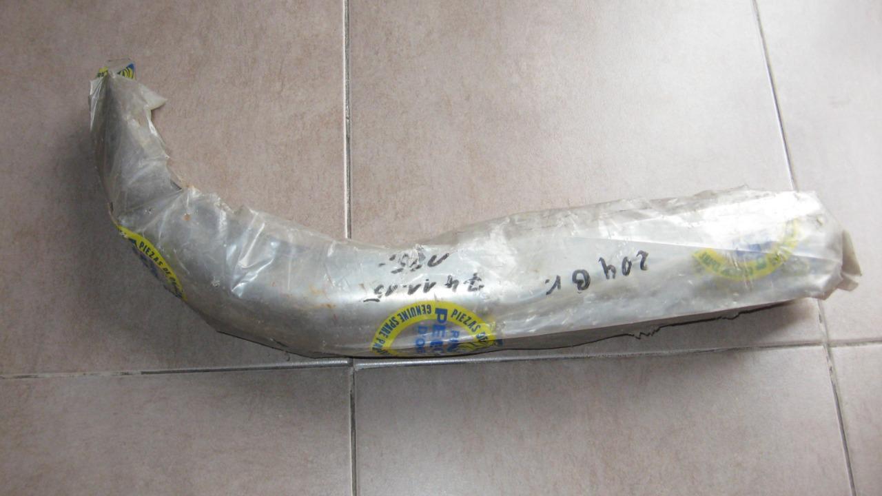 Banane pare choc arrière gauche PEUGEOT 204 break LesAnciennes.com