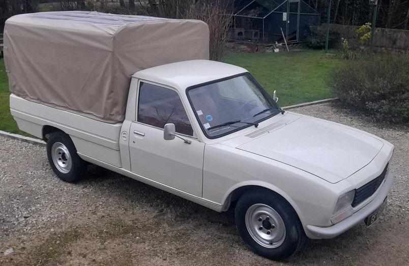 PEUGEOT 504 pick-up - 1984 LesAnciennes.com