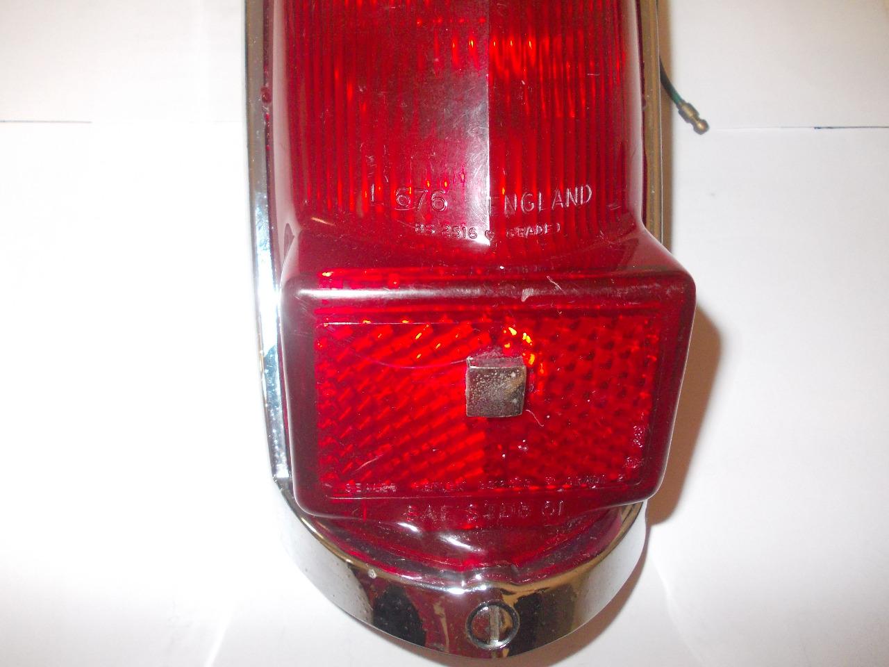 Feu MG MGB LesAnciennes.com