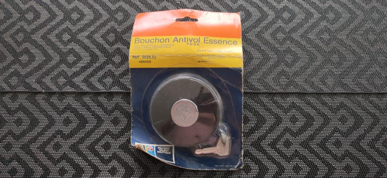 Bouchon de réservoir PEUGEOT 104 205 305 LesAnciennes.com