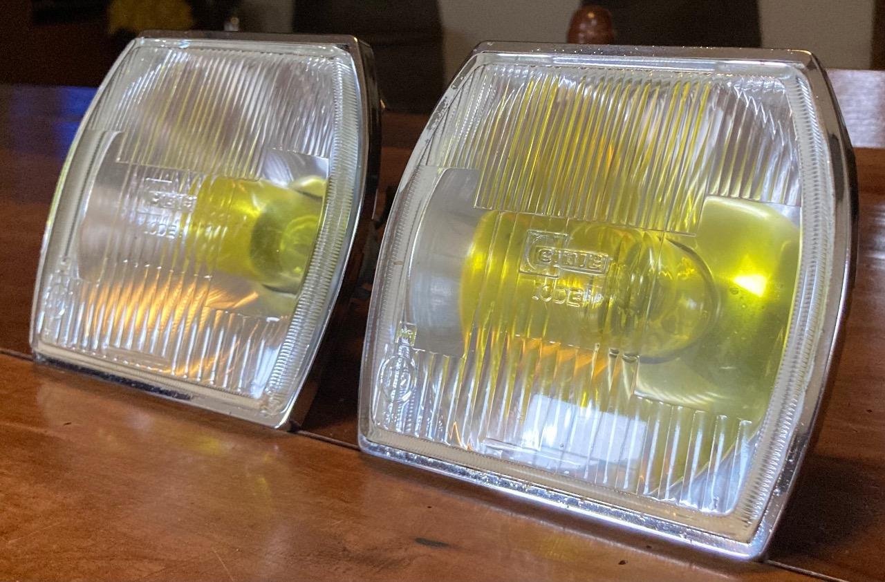 Sm une paire de phares tournant LesAnciennes.com