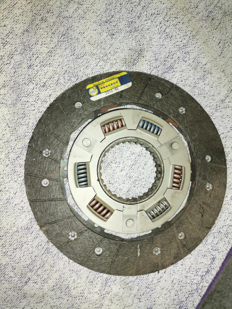 Disque embrayage PEUGEOT 204 LesAnciennes.com