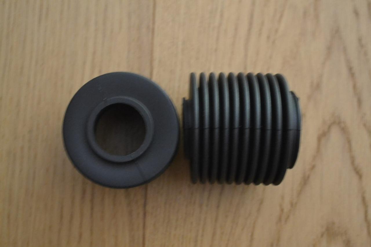 Paire soufflets direction PEUGEOT 204 304 LesAnciennes.com
