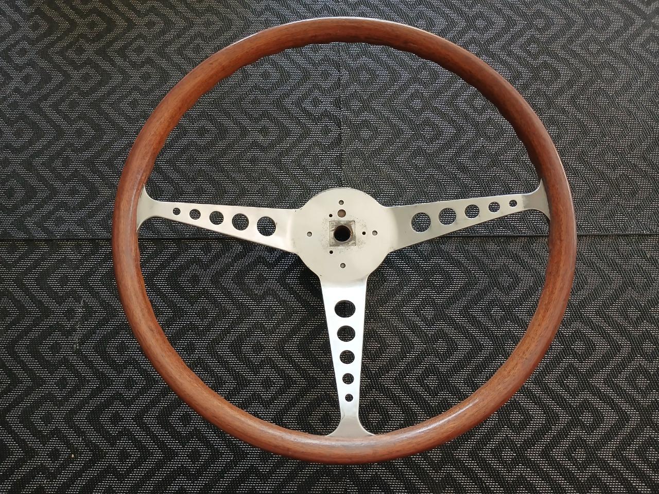 Volant en bois SIMCA 1200S LesAnciennes.com