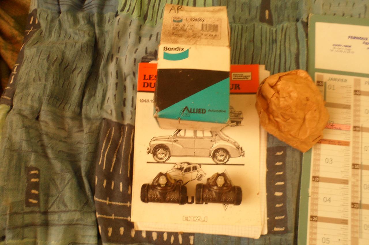 Cylindres de roue RENAULT 4CV LesAnciennes.com