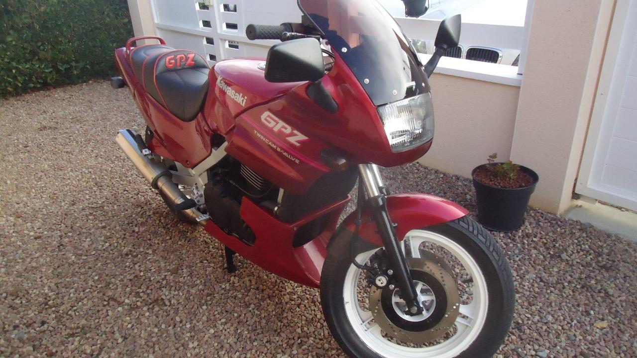 KAWASAKI GPZ 550 - 1990 LesAnciennes.com