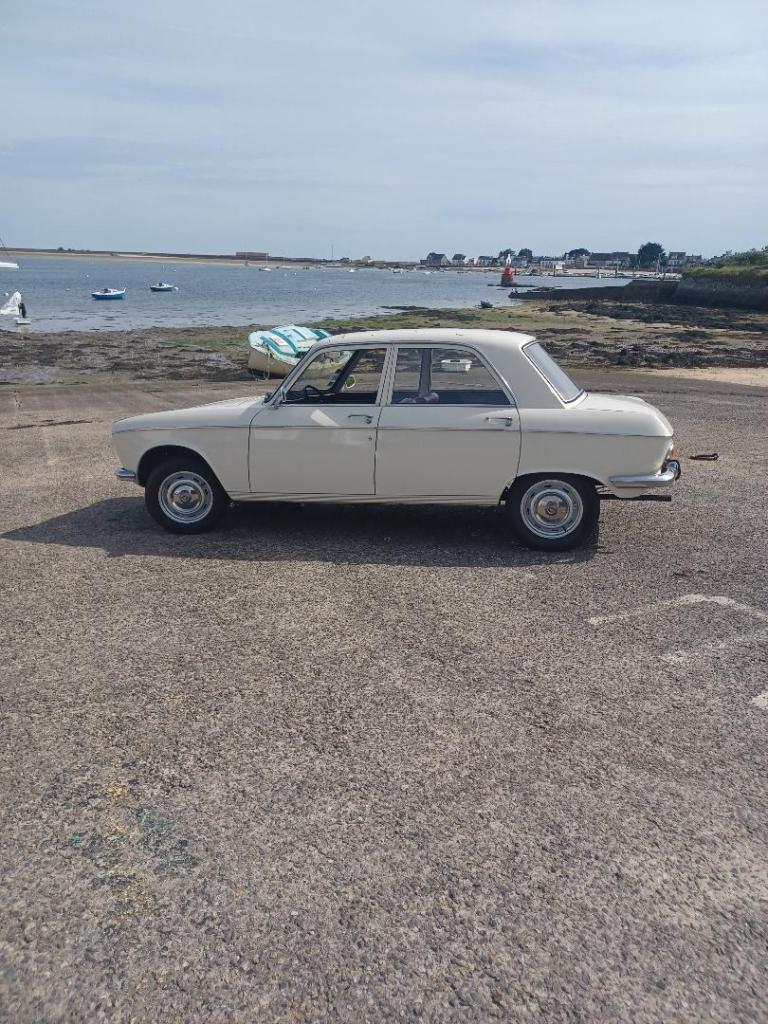 PEUGEOT 204 - 1966 LesAnciennes.com