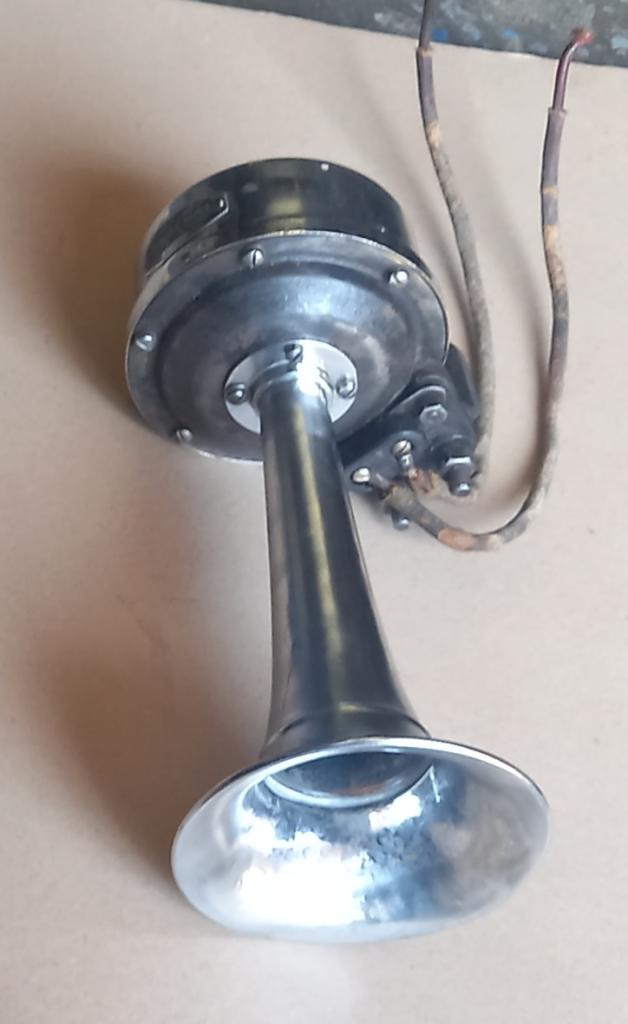 Avertisseur trompette MARCHAL + SANOR LesAnciennes.com