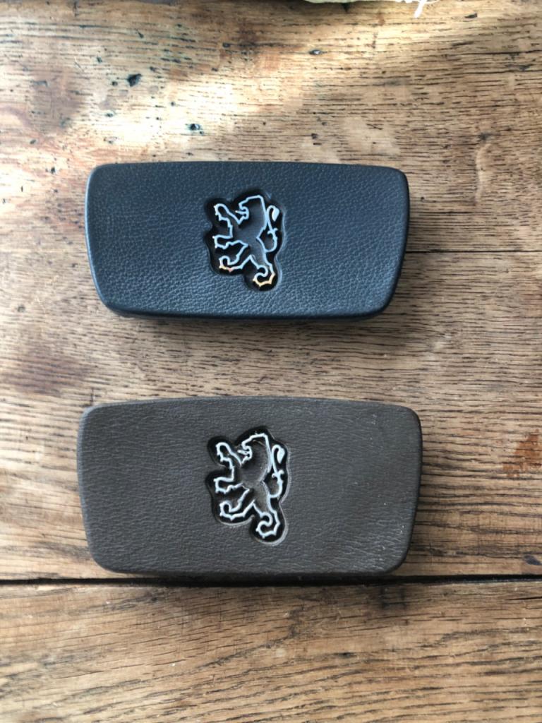 2 caches volant PEUGEOT 305 LesAnciennes.com