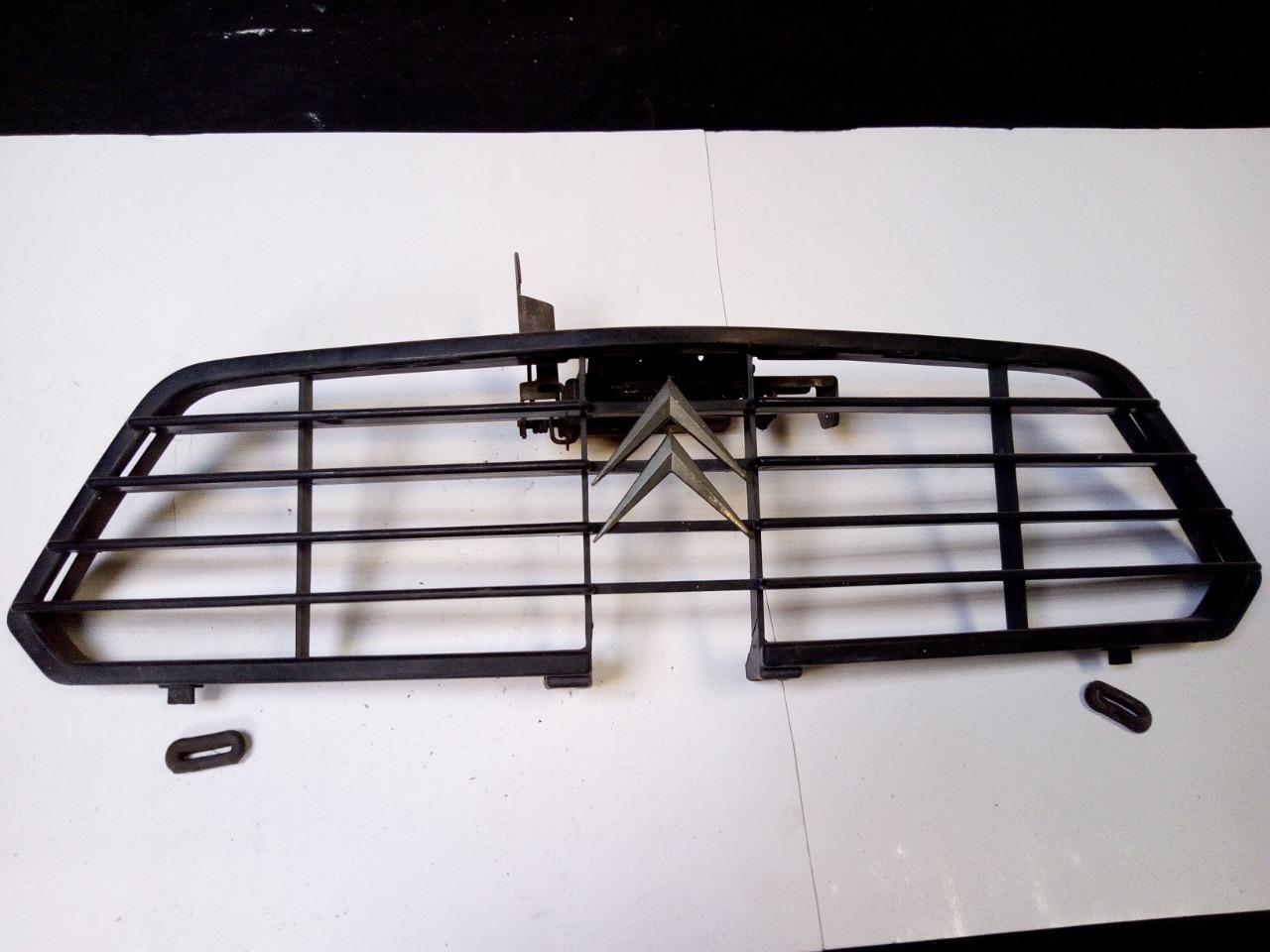 Calandre CITROEN Dyane 6 LesAnciennes.com