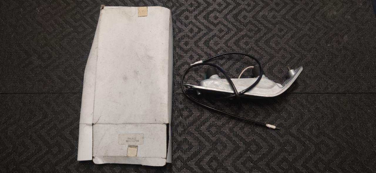 Socle clignotant gauche ALPINE RENAULT A310 LesAnciennes.com