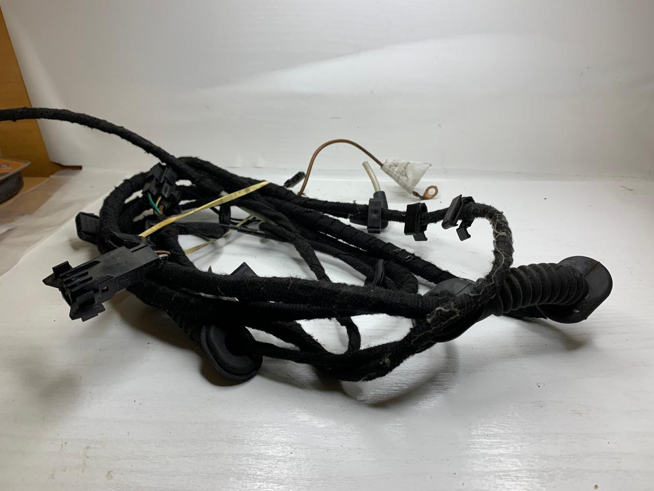 Câblage faisceau hayon SEAT IBIZA II 1998 LesAnciennes.com