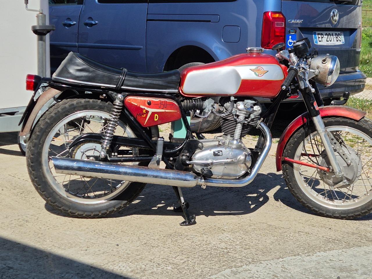 DUCATI 350 Desmo - 1972 LesAnciennes.com